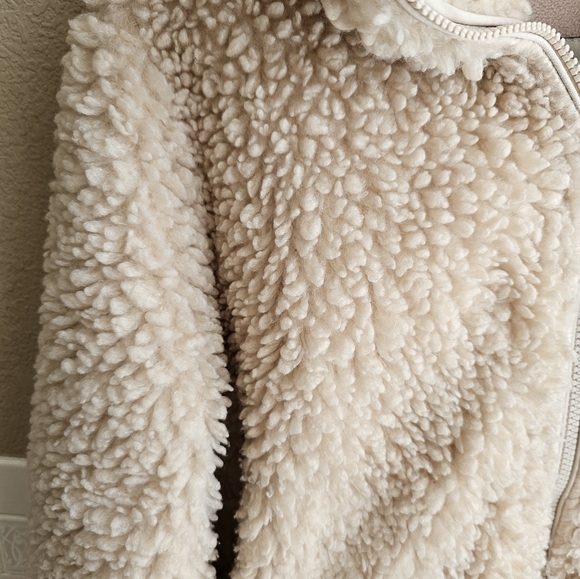 Abercrombie Teddy Coat - Picture 3 of 3